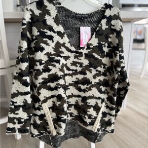 NWT: Central Park West Camouflage V-Neck Sweater Free Shipping